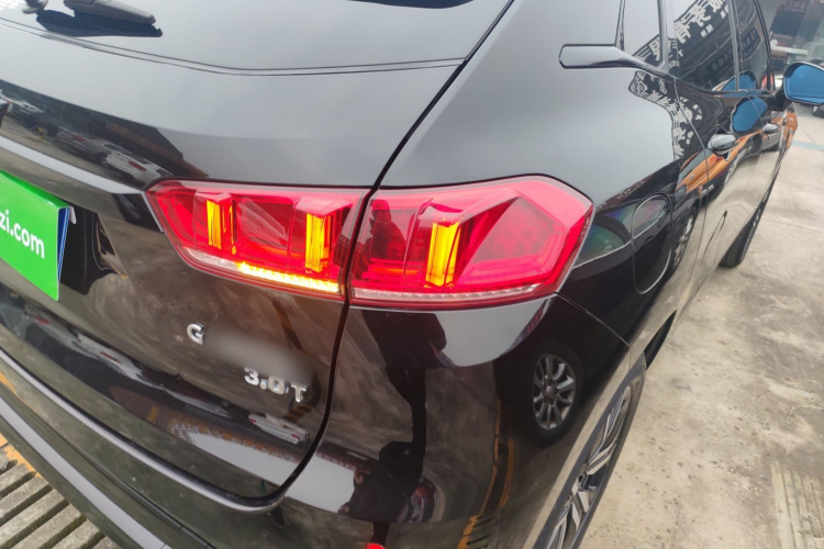 魏牌 VV7 2017款 2.0T 超豪型车身外观9