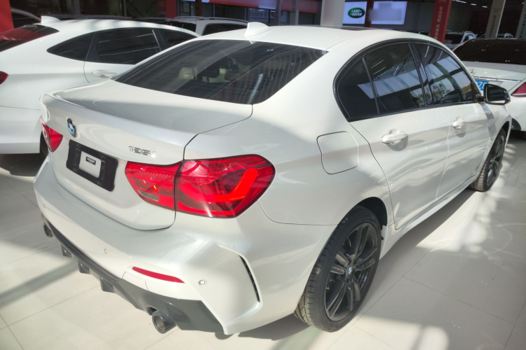 宝马1系 2022款 125i M运动曜夜版车身外观6005