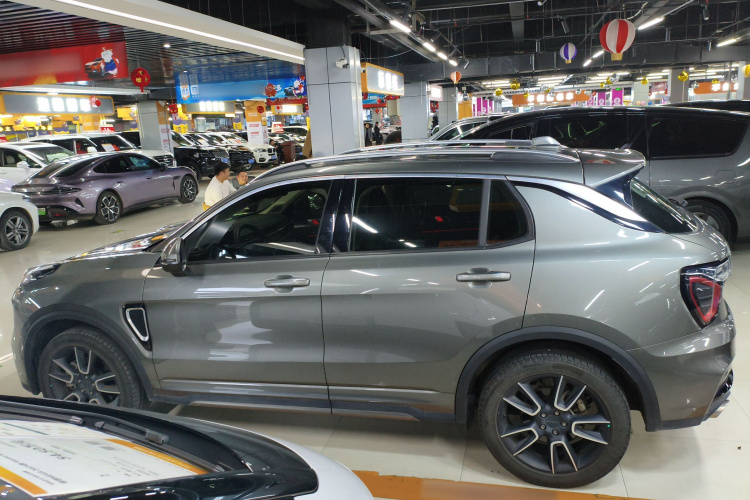 领克01 2021款 2.0TD 两驱型Pro车身外观4