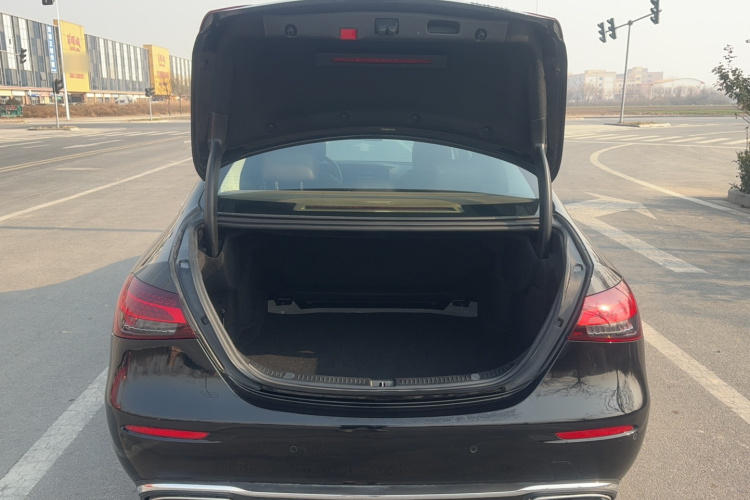 奔驰E级 2022款 E 260 L局部细节23
