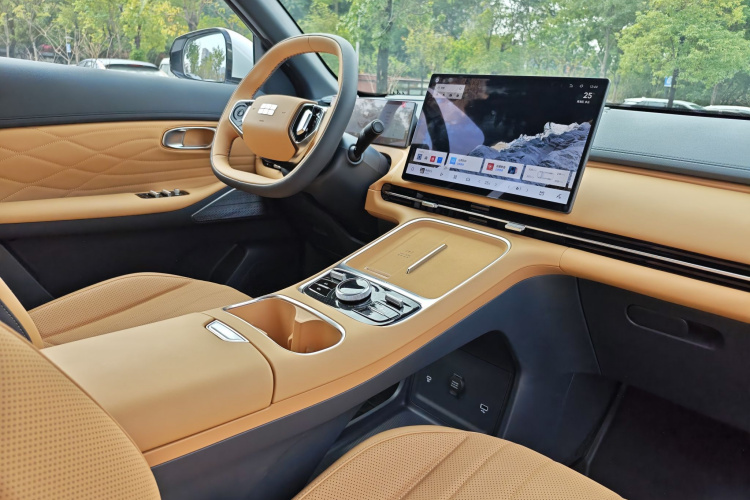 吉利银河 银河星舰7 EM-i 2025款 120km 探索+版中控内饰7009