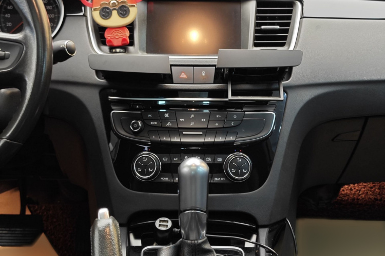 标致508 2013款 2.3L 两周年纪念 自动旗舰版中控内饰7008