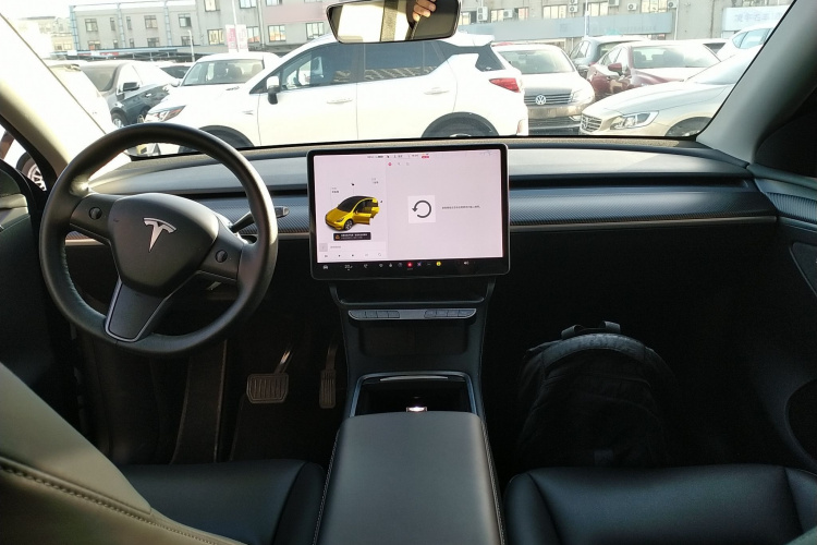 特斯拉 Model Y 2021款 标准续航后驱版中控内饰7002
