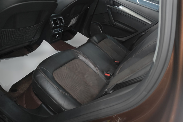 奥迪Q5L 2018款 45 TFSI 尊享时尚型 国V中控内饰21