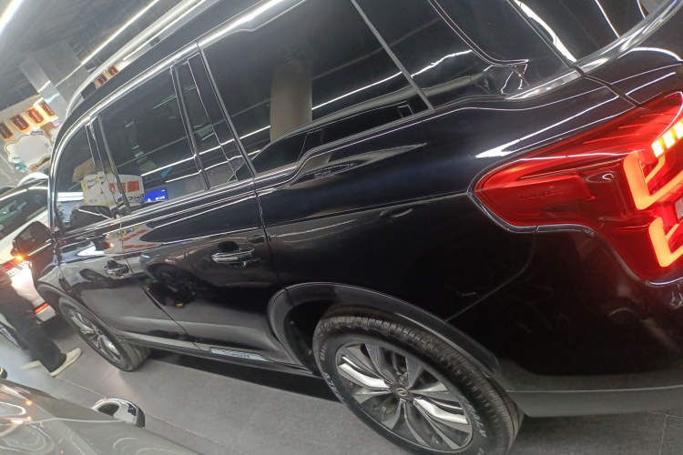 广汽传祺 传祺GS8 2017款 320T 两驱豪华智联版（七座）车身外观4