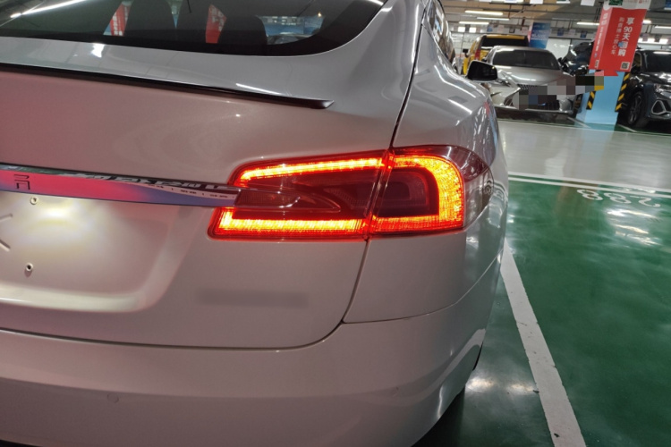 特斯拉 Model S 2019款 Performance 高性能版车身外观9