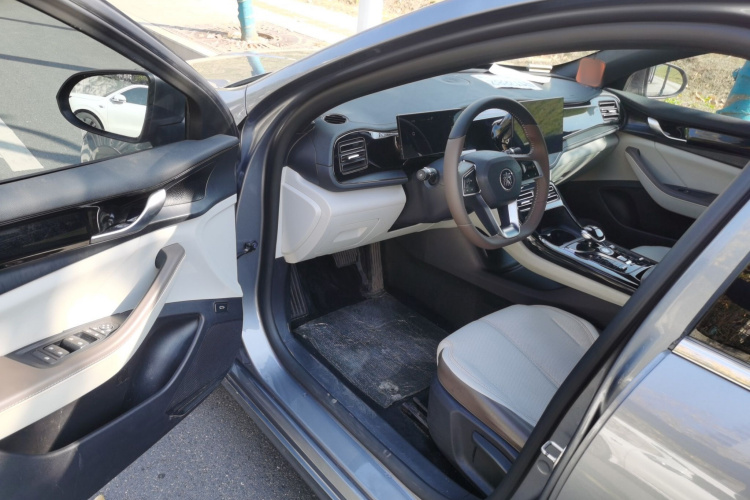 比亚迪 秦PLUS 2023款 冠军版 DM-i 55KM领先型中控内饰7003