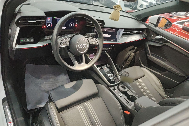 奥迪A3 2024款 A3L Limousine 35 TFSI 时尚运动型中控内饰12