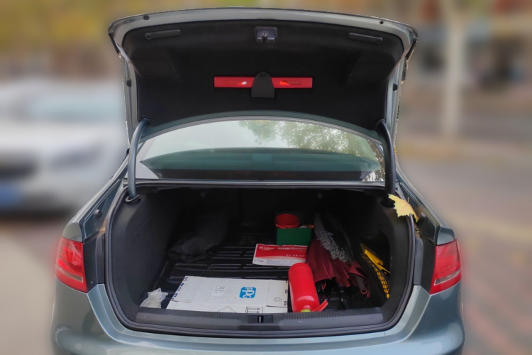 奥迪A4L 2010款 2.0 TFSI 运动型中控内饰23