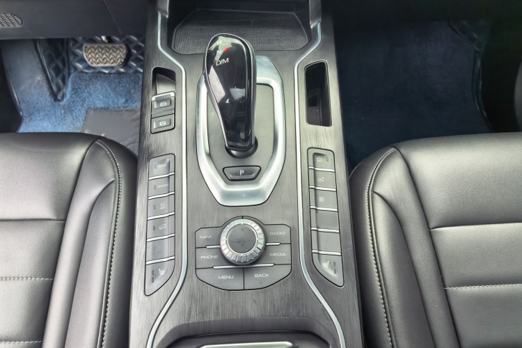 魏牌 VV5 2021款 1.5T 两驱智先锋局部细节18