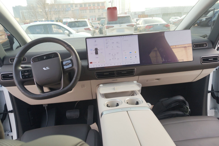 理想汽车 理想MEGA 2024款 Ultra中控内饰12