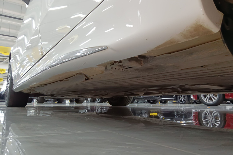 奔驰C级 2023款 改款 C 260 L 运动版局部细节9002