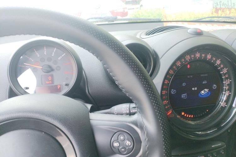 MINI Countryman 2016款 1.6T COOPER ALL4 Excitement装备控局部细节14