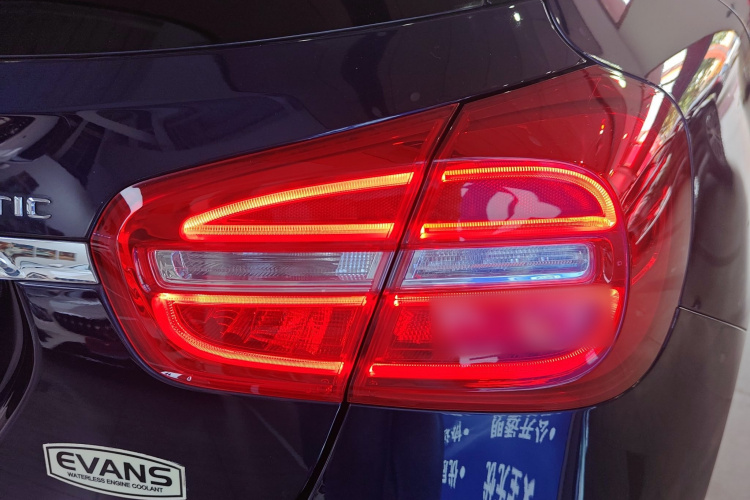 奔驰GLA 2016款 GLA 220 4MATIC 豪华型车身外观9