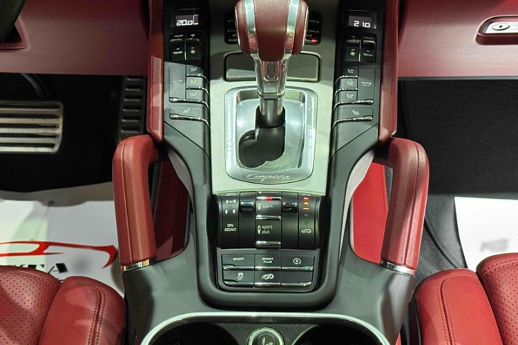 保时捷 2016款 Cayenne GTS 3.6T中控内饰7005