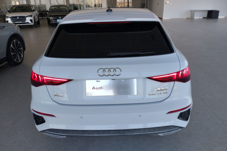 奥迪A3 2024款 Sportback 35 TFSI 时尚运动型车身外观6