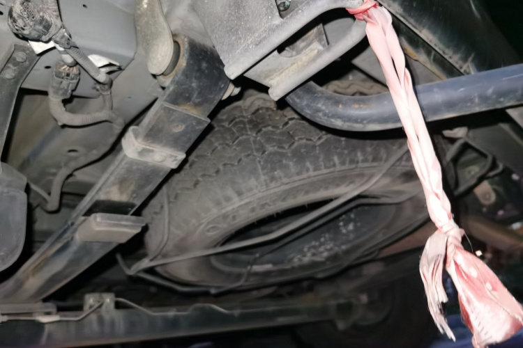 东风御风 御风 2023款 V9+ 2.0T 手动前驱多功能短轴中顶5/6座局部细节9003