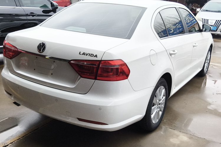 大众 朗逸 2013款 改款经典 1.6L 手动舒适版车身外观7