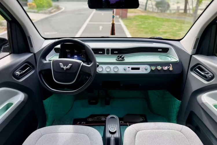 五菱汽车 宏光MINIEV 2021款 马卡龙夹心款 170km 磷酸铁锂中控内饰12