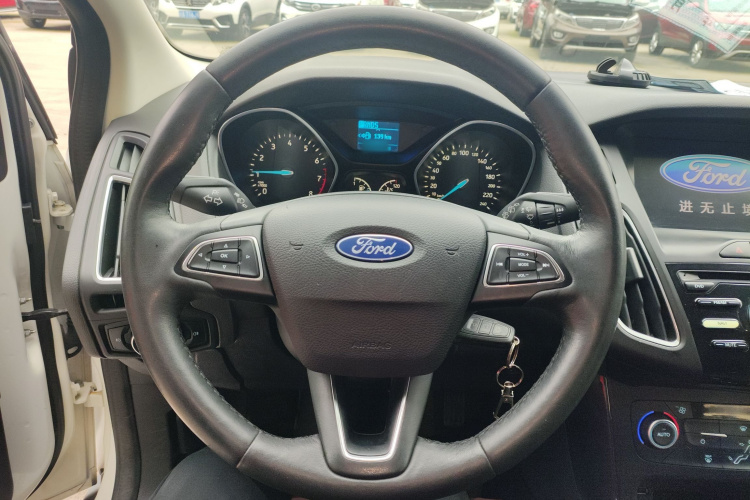 福特 福克斯 2018款 两厢经典 EcoBoost 125 自动超能风尚型智行版中控内饰13