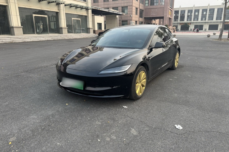 特斯拉 Model 3 2023款 长续航全轮驱动版车身外观1