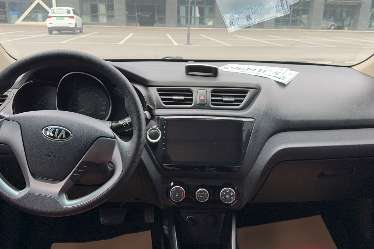 起亚K2 2015款 两厢 1.4L AT GLS炫酷版中控内饰7002