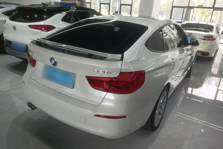 宝马3系GT 2019款 320i 时尚型车身外观7