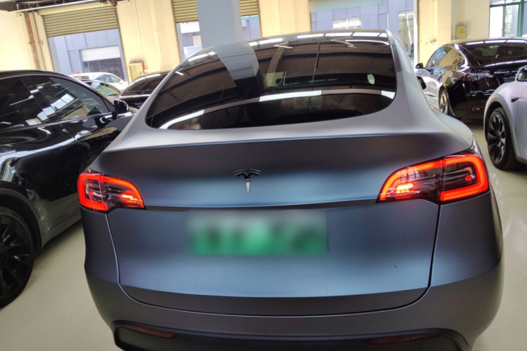 特斯拉 Model Y 2021款 长续航全轮驱动版车身外观6