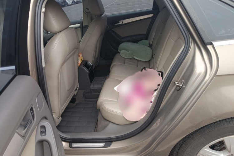 奥迪A4L 2011款 2.0 TFSI 标准型中控内饰7004