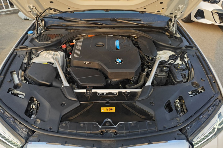 宝马5系新能源 2022款 改款二 535Le M运动套装机舱底盘24