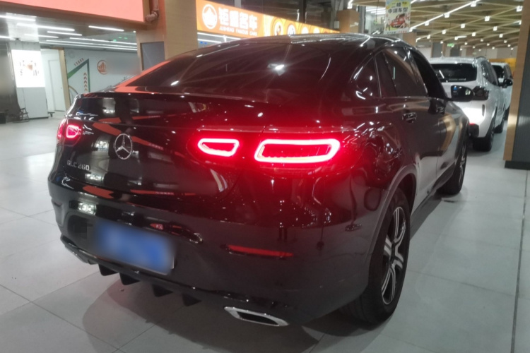 奔驰GLC轿跑 2022款 改款 GLC 260 4MATIC 轿跑SUV车身外观7