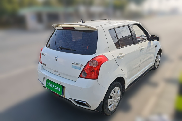 铃木 雨燕 2014款 1.5L 手动时尚型车身外观7