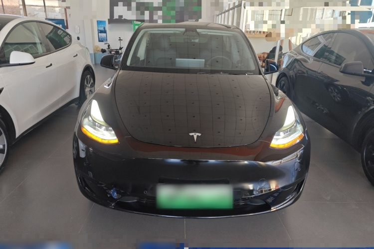 特斯拉 Model Y 2022款 后轮驱动版车身外观2