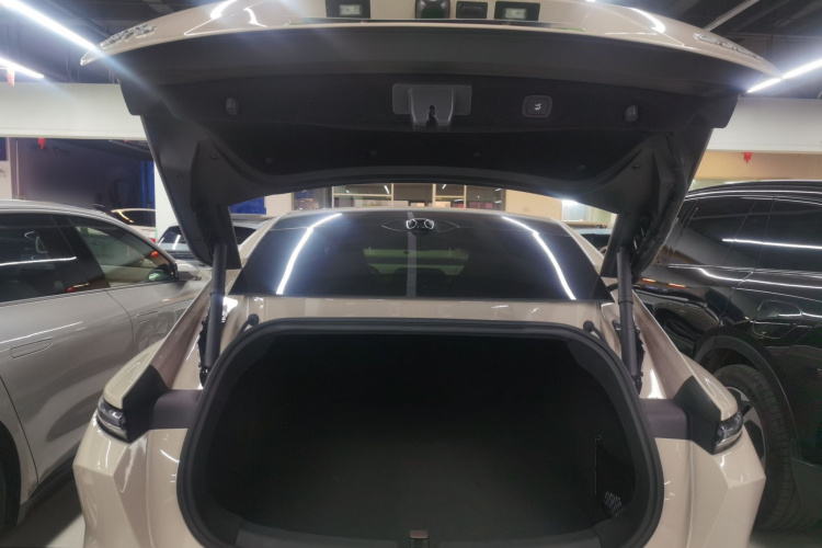 蔚来ET5 2022款 75kWh机舱底盘23