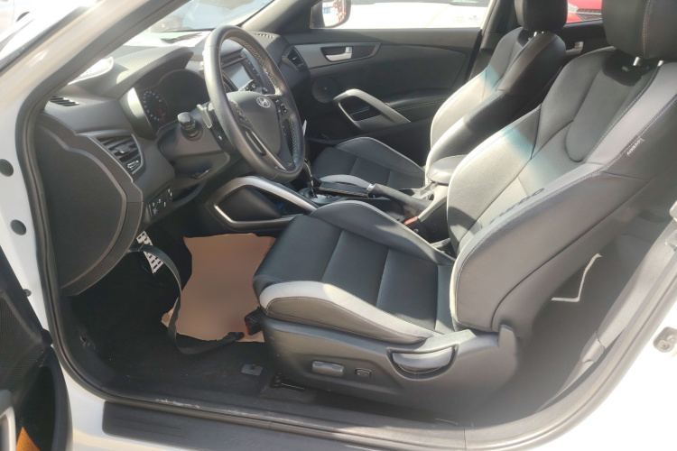 现代 Veloster飞思 2015款 1.6T 自动尊享版中控内饰19