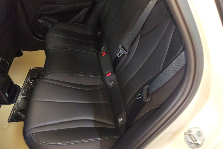 比亚迪 海豹06新能源 2024款 DM-i 80KM尊贵型中控内饰7004