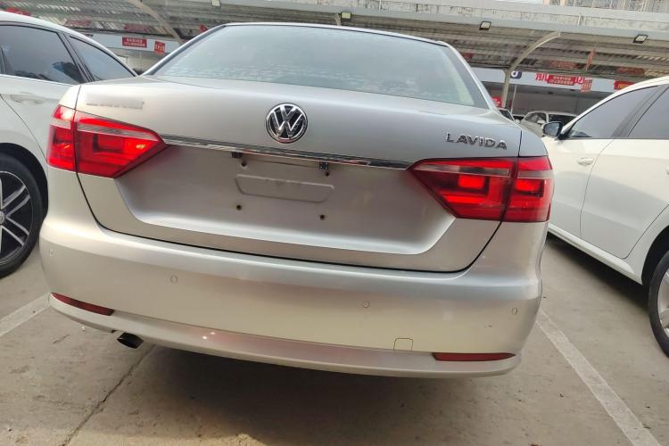 大众 朗逸 2013款 改款经典 1.6L 自动舒适版车身外观6