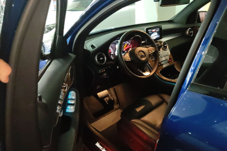 奔驰GLC轿跑 2019款 GLC 260 4MATIC 轿跑SUV中控内饰20