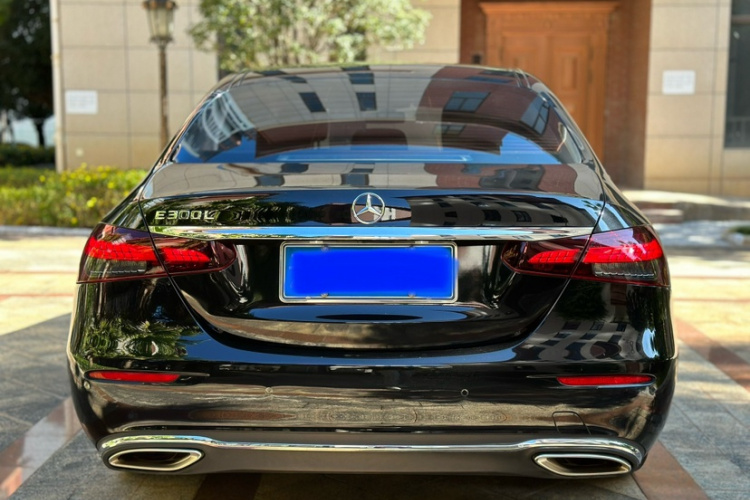 奔驰E级 2023款 改款 E 300 L 时尚型车身外观6006