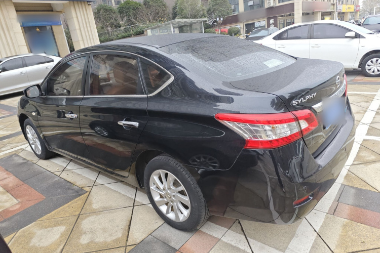 日产 轩逸 2012款 1.6XL 手动豪华版车身外观4