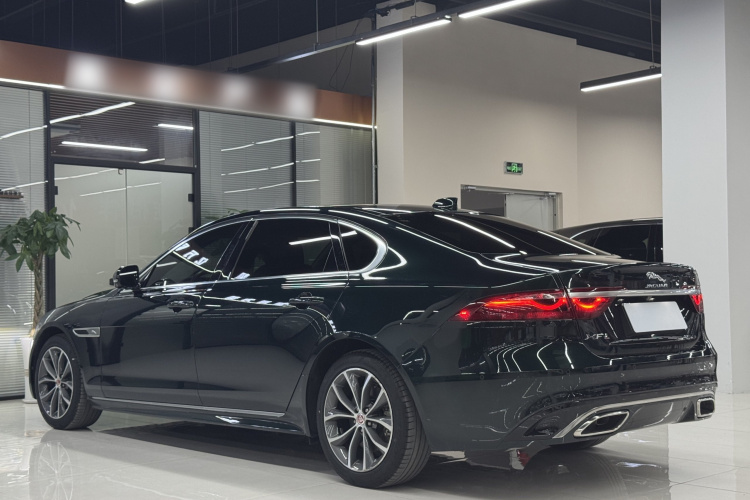 捷豹XFL 2022款 XFL 2.0T P250 两驱精英运动版车身外观6006