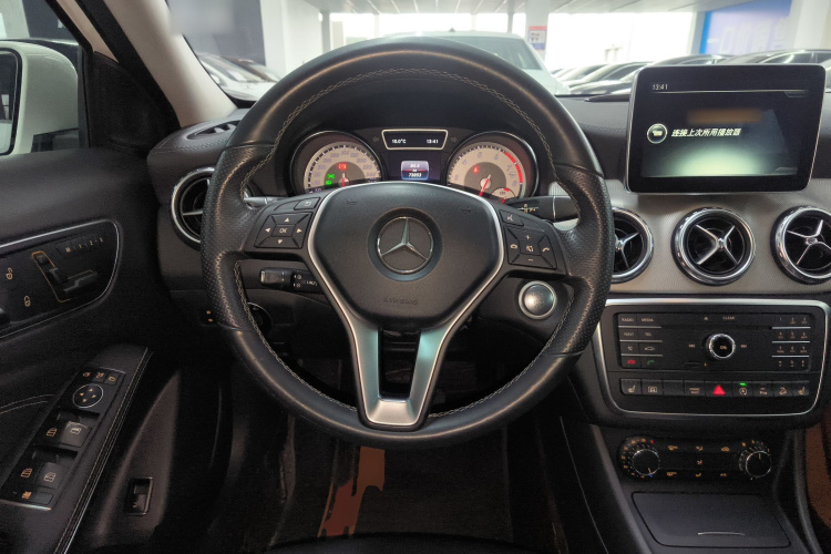 奔驰GLA 2016款 GLA 220 4MATIC 豪华型局部细节13