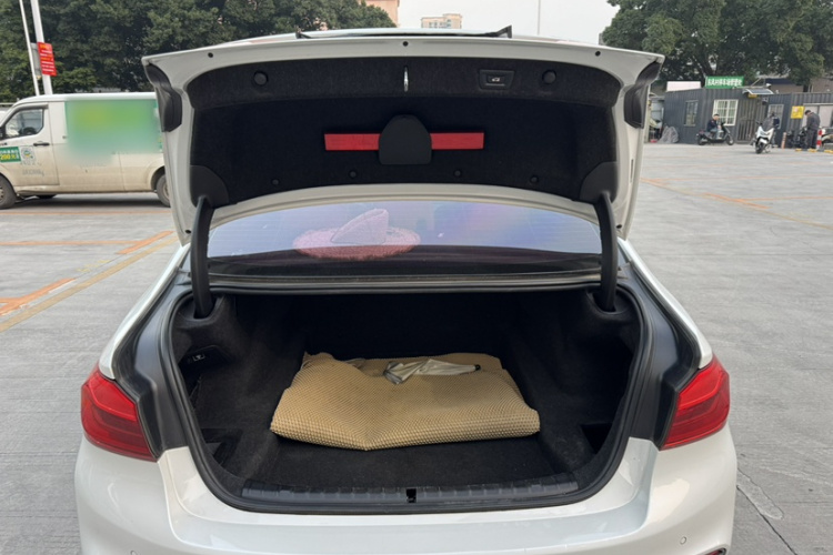 宝马5系 2019款 530Li 领先型 M运动套装局部细节23