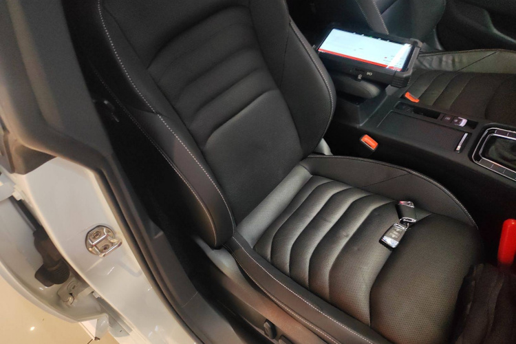 一汽-大众CC 2020款 330TSI 魅颜版 国VI局部细节41