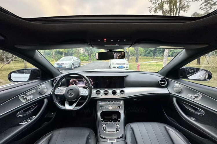 奔驰E级(进口) 2020款 改款 E 260 运动版中控内饰7003