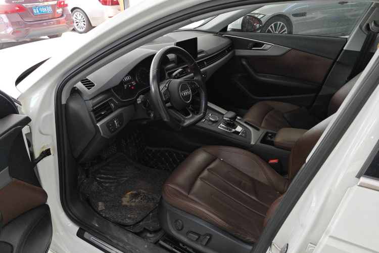 奥迪A4L 2018款 30周年年型 40 TFSI 进取型中控内饰20