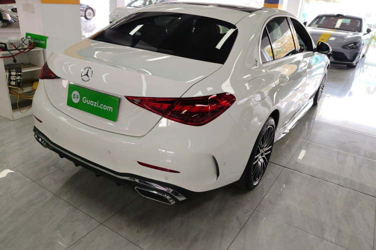 奔驰C级 2023款 改款 C 260 L 运动版车身外观9