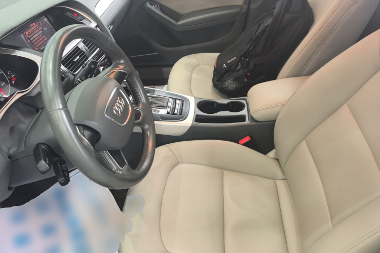 奥迪A4L 2016款 30 TFSI 典藏版 自动舒适型中控内饰19