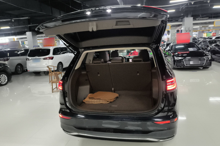 大众 威然 2023款 改款 330TSI 商务版机舱底盘23