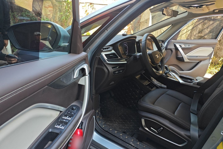 吉利汽车 嘉际 2021款 1.8TD DCT豪华型中控内饰7003